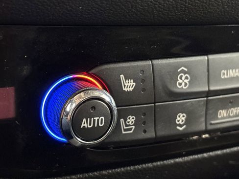 Used 2018 Buick Enclave Premium image 32