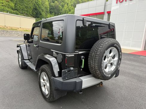 Used 2014 Jeep Wrangler Sahara w/ Connectivity Group AWD/4WD image 9