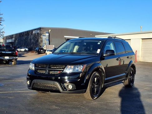 Used 2019 Dodge Journey SE w/ Premium Group image 2