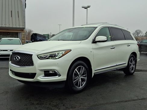 Used 2019 INFINITI QX60 Luxe w/ Essential Package image 3