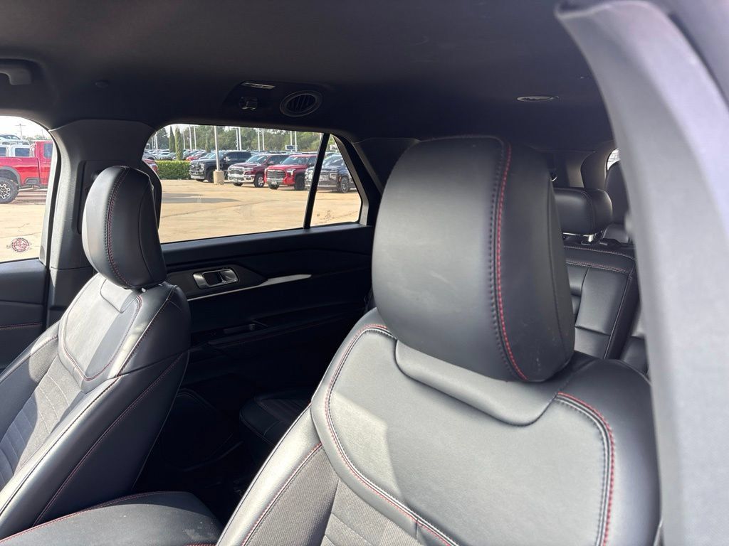 Used 2025 Ford Explorer ST-Line w/ ST-Line Street Pack AWD/4WD image 17