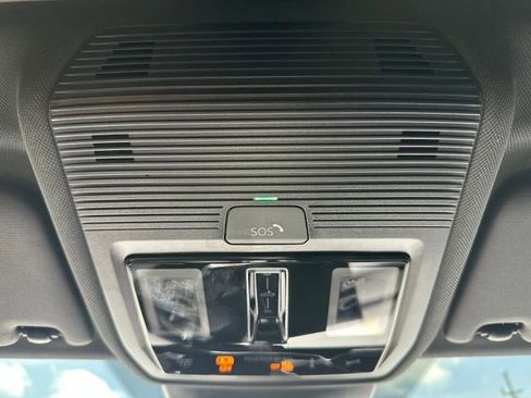 Certified 2025 Volkswagen Golf R Black Edition AWD/4WD image 25