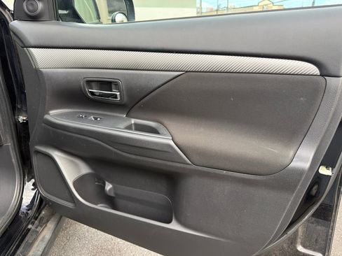 Used 2016 Mitsubishi Outlander SE image 15