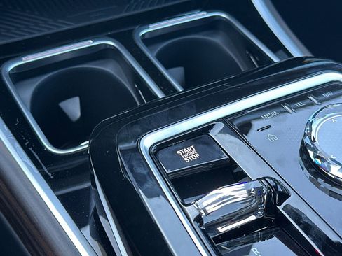 New 2025 BMW 740i image 27