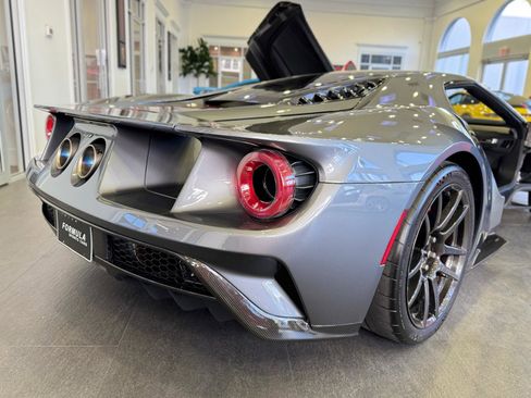 Used 2019 Ford GT Carbon Series image 23