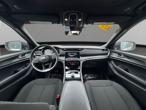 Used 2025 Jeep Grand Cherokee L Laredo w/ Luxury Tech Group I image 28