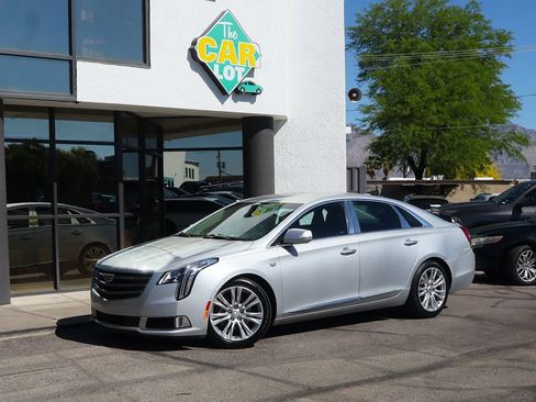 Used 2018 Cadillac XTS Luxury image 3