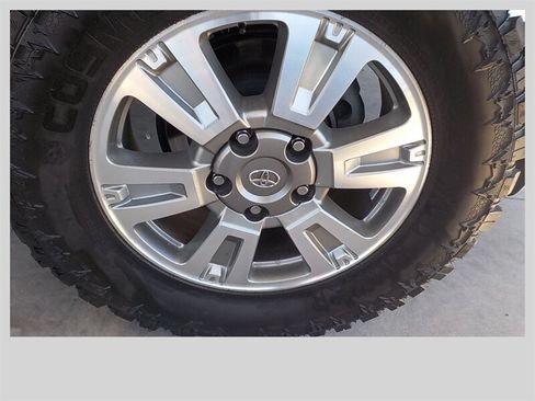 Used 2021 Toyota Tundra SR5 w/ SR5 Upgrade Package AWD/4WD image 9