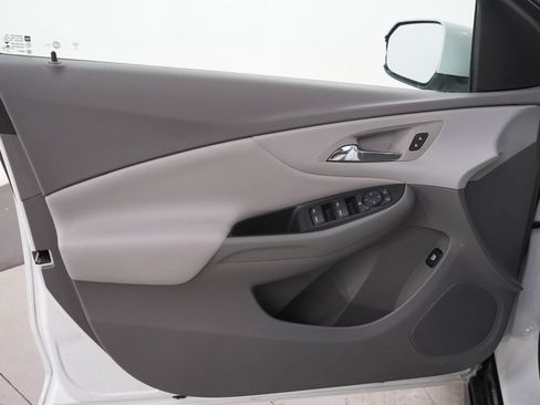 Used 2017 Chevrolet Volt LT w/ Comfort Package FWD image 18