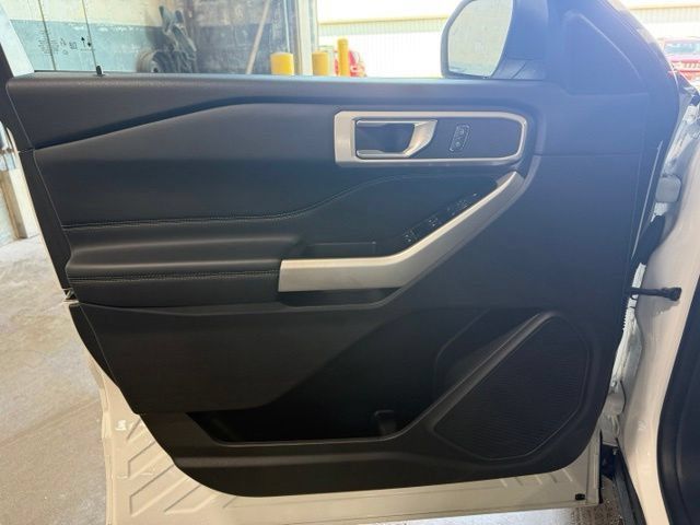 Used 2022 Ford Explorer XLT w/ Equipment Group 202A AWD/4WD image 14