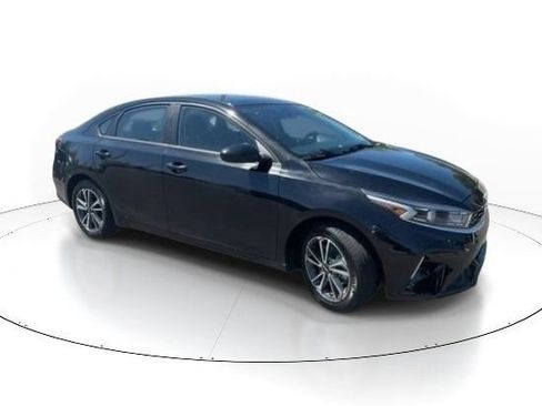 Used 2023 Kia Forte LXS FWD image 3