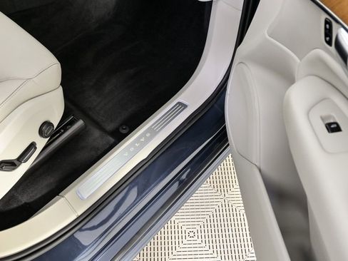 Certified 2022 Volvo XC90 T5 Momentum w/ Advanced Package image 26