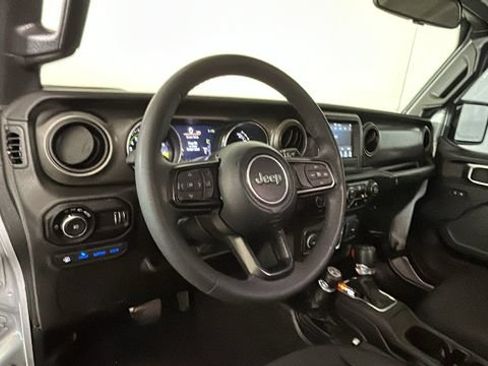 Used 2023 Jeep Wrangler Unlimited AWD/4WD image 12
