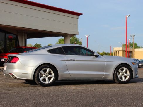 Used 2017 Ford Mustang Coupe RWD image 3