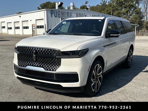 New 2026 Lincoln Navigator L Reserve AWD/4WD image 3