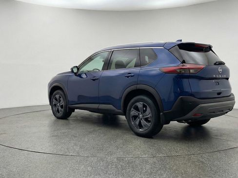 Used 2025 Nissan Rogue SV image 6