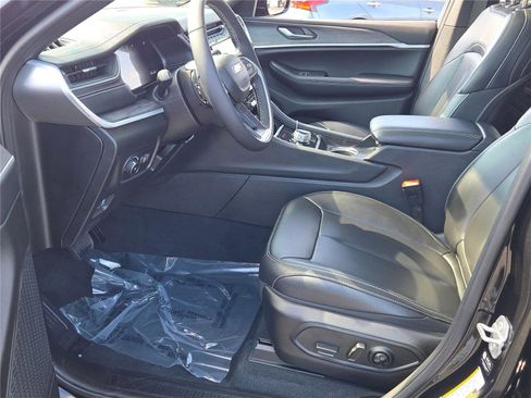 Certified 2025 Jeep Grand Cherokee L Limited image 29