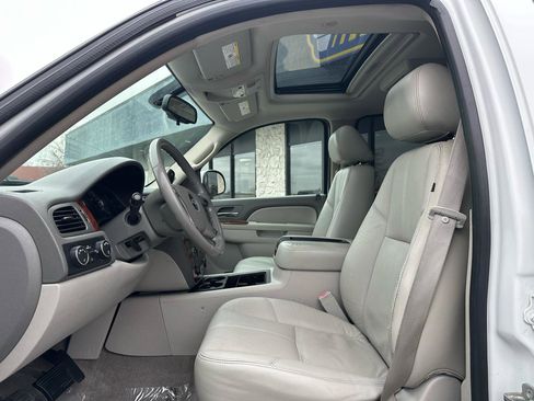 Used 2010 Chevrolet Tahoe LT image 2