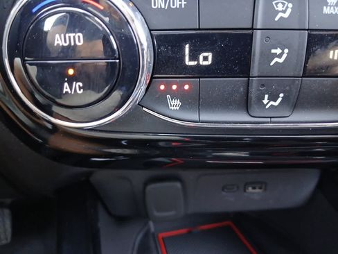 Used 2026 Chevrolet Trax RS w/ Sunroof Package FWD image 37