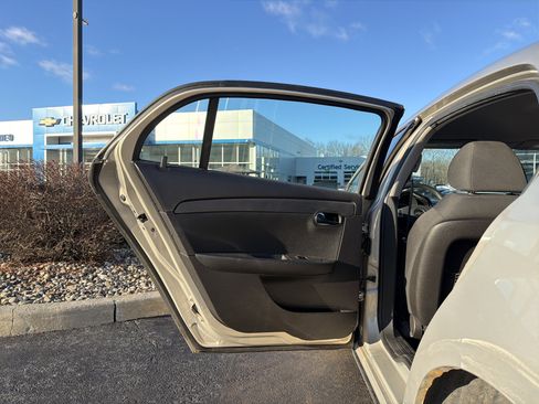 Used 2010 Chevrolet Malibu LT image 24