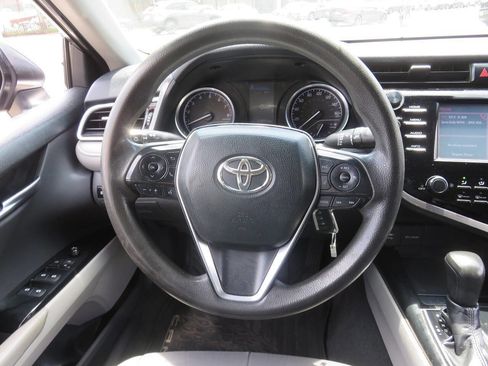 Used 2018 Toyota Camry LE FWD image 14