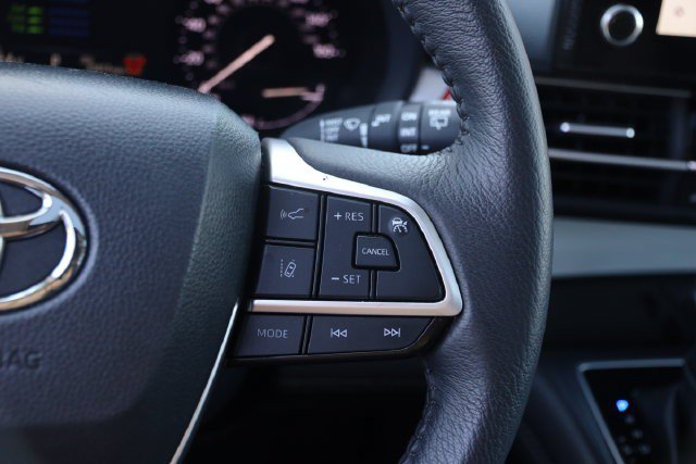 Used 2025 Toyota Sienna XLE w/ XLE Plus Package AWD/4WD image 16