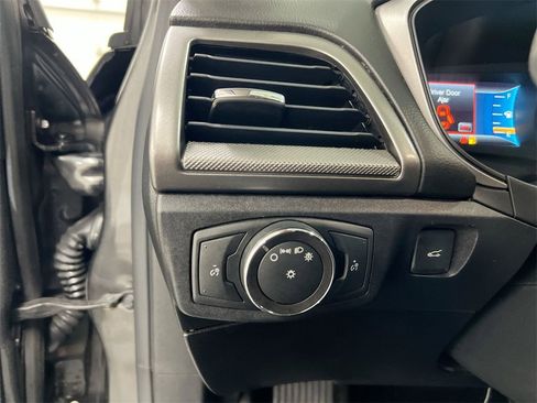 Used 2018 Ford Fusion SE w/ Fusion SE Technology Package image 16