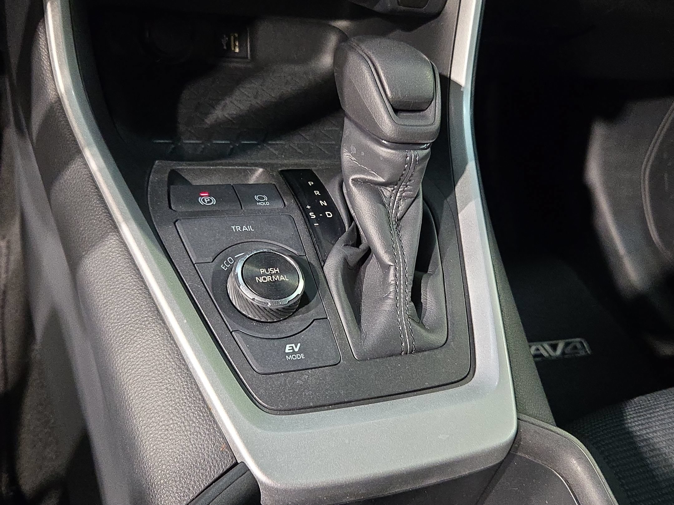 Certified 2024 Toyota RAV4 LE AWD/4WD image 31