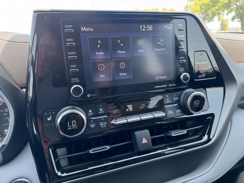 Used 2022 Toyota Highlander XLE AWD/4WD image 23