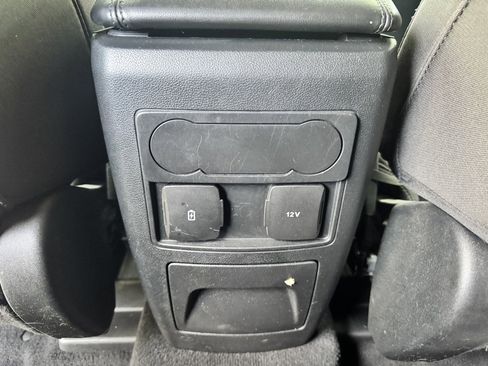 Used 2022 Ford Explorer XLT image 13