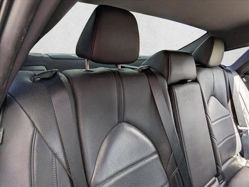 Used 2021 Toyota Avalon Limited image 21