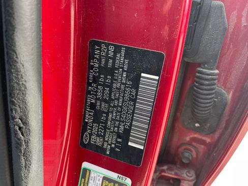 Used 2025 Hyundai Elantra SEL image 31