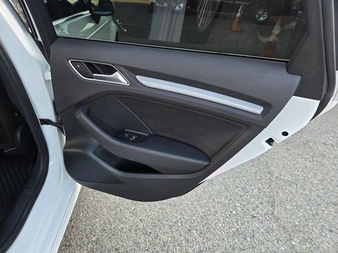 Used 2016 Audi A3 e-tron Premium Plus w/ Premium Plus Package FWD image 28