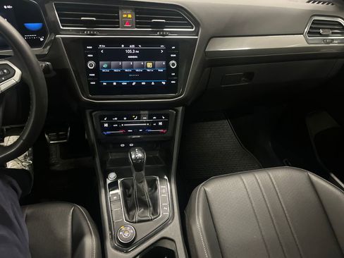 Used 2023 Volkswagen Tiguan SE R-Line image 2