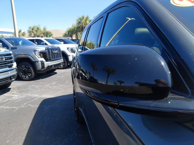 Used 2023 Jeep Grand Cherokee L Laredo RWD image 11
