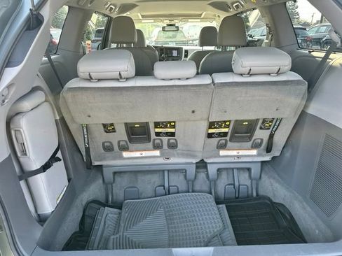 Used 2018 Toyota Sienna XLE w/ XLE Navigation Package FWD image 23
