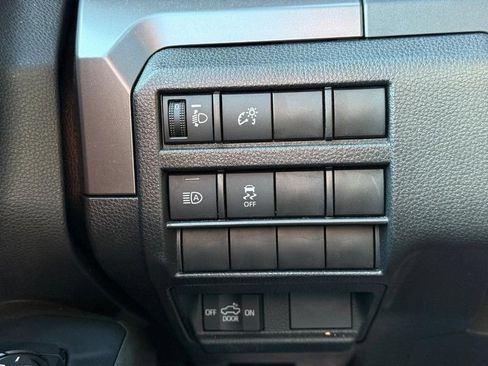 Used 2025 Toyota Tacoma SR5 AWD/4WD image 29