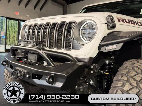 Used 2025 Jeep Wrangler Unlimited Rubicon AWD/4WD image 5