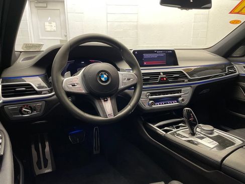 Used 2021 BMW 740i w/ M Sport Package RWD image 12