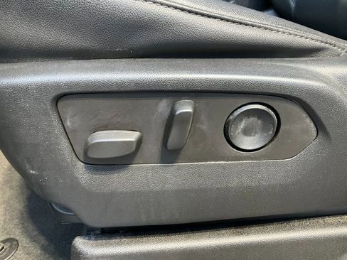 Used 2022 Chevrolet Tahoe Z71 w/ Z71 Off-Road Package image 6