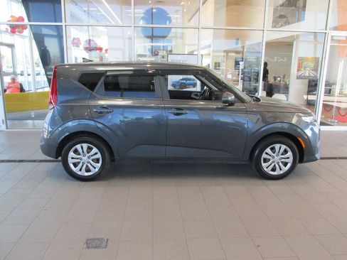 Used 2020 Kia Soul LX image 8