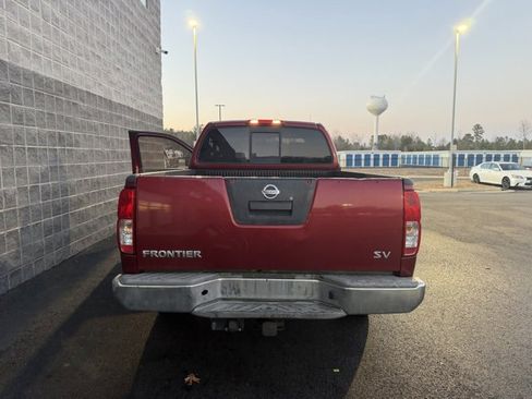 Used 2013 Nissan Frontier SV image 19