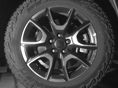 Used 2025 Jeep Compass Trailhawk AWD/4WD image 13