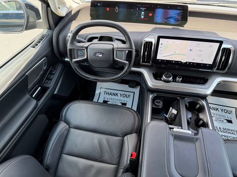Used 2025 Ford Expedition Platinum AWD/4WD image 17
