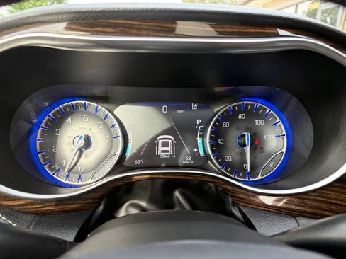 Used 2023 Chrysler Pacifica Limited FWD image 21
