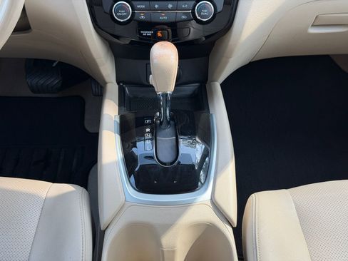 Used 2015 Nissan Rogue SL image 26