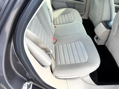 Used 2018 Ford Fusion SE image 19