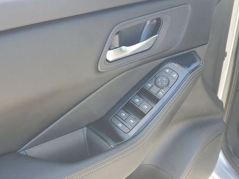 Used 2024 Nissan Rogue SV FWD image 26