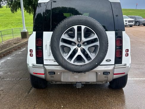 Used 2023 Land Rover Defender 110 SE AWD/4WD image 4