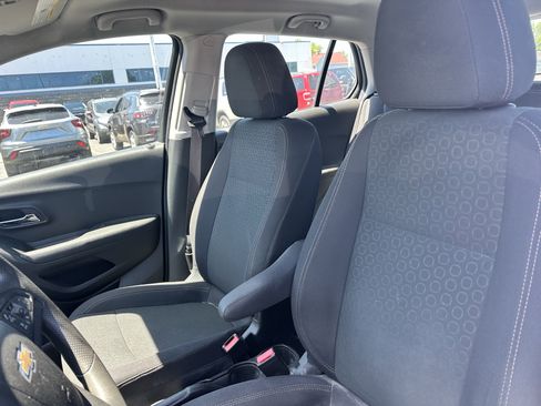 Used 2018 Chevrolet Trax LS FWD image 12